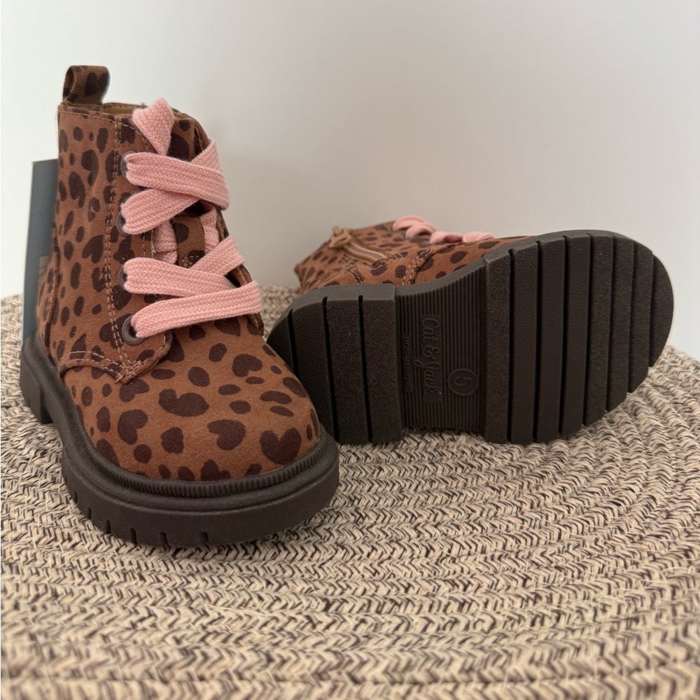 Cat & Jack booties
